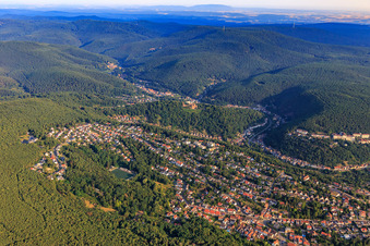 Ortsansicht aus Süden im Ortsteil Seebach in Bad Dürkheim im Bundesland Rheinland-Pfalz, Deutschland