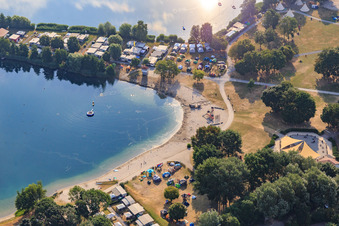 Freizeit - Camping Erlichsee auf einer Landzunge des Baggersees im Ortsteil Oberhausen in Oberhausen-Rheinhausen im Bundesland Baden-Württemberg, Deutschland von oben