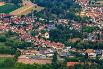 Luftbild von Kirchstraße und St. Georg in Hördt im Bundesland Rheinland-Pfalz, Deutschland