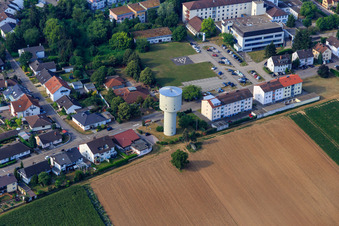Am Wasserturm in Kandel im Bundesland Rheinland-Pfalz, Deutschland vom Flugzeug aus