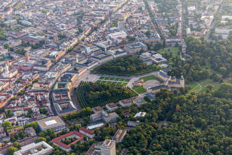 Gebäudekomplex im Schloßpark von Schloß Karlsruhe in Karlsruhe im Ortsteil Innenstadt-West im Bundesland Baden-Württemberg, Deutschland