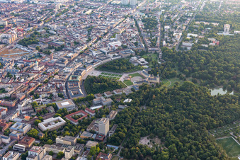 Karlsruhe, Schloss und Zirkel im Ortsteil Innenstadt-Ost im Bundesland Baden-Württemberg, Deutschland