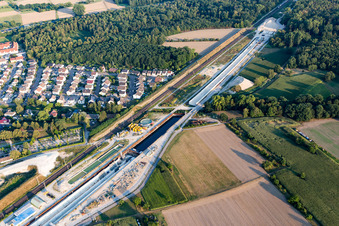 Luftbild von Abgesoffene und mit Beton verfüllte Tunnelbaustelle zum Neubau der ICE Strecke Karlsruhe-Offenburg im Streckennetz der Deutschen Bahn in Rastatt im Ortsteil Niederbühl im Bundesland Baden-Württemberg, Deutschland