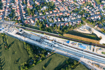 Luftaufnahme von Abgesoffene und mit Beton verfüllte Tunnelbaustelle zum Neubau der ICE Strecke Karlsruhe-Offenburg im Streckennetz der Deutschen Bahn in Rastatt im Ortsteil Niederbühl im Bundesland Baden-Württemberg, Deutschland