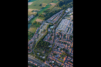 Eggensteiner Straße im Ortsteil Knielingen in Karlsruhe im Bundesland Baden-Württemberg, Deutschland