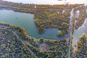 Baggerseen Schmugglermeer am Pfinz-Entlastungskanal im Ortsteil Leopoldshafen in Eggenstein-Leopoldshafen im Bundesland Baden-Württemberg, Deutschland