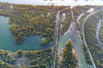 Luftbild von Baggerseen Schmugglermeer am Pfinz-Entlastungskanal im Ortsteil Leopoldshafen in Eggenstein-Leopoldshafen im Bundesland Baden-Württemberg, Deutschland