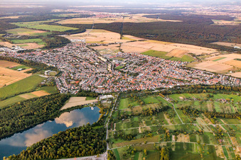 Ortsteil Linkenheim in Linkenheim-Hochstetten im Bundesland Baden-Württemberg, Deutschland von oben gesehen