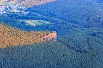 Rötzenfels im Ortsteil Gossersweiler in Gossersweiler-Stein im Bundesland Rheinland-Pfalz, Deutschland