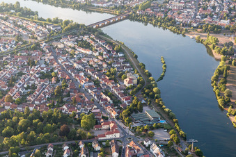 Neckarbrücke nach Ladenburg im Ortsteil Neckarhausen in Edingen-Neckarhausen im Bundesland Baden-Württemberg, Deutschland