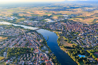 Neckarhausen und Ladenburg beidseits des Neckar im Bundesland Baden-Württemberg, Deutschland