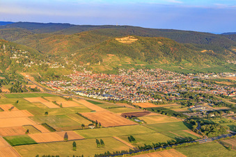 Ortsansicht an der Bergstraße aus Nordwesten in Schriesheim im Bundesland Baden-Württemberg, Deutschland