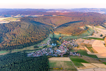 Dorfkern an den See- Uferbereichen in Rehbach in Michelstadt im Bundesland Hessen, Deutschland