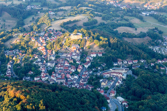 Luftbild von Burganlage des Schloß Café Reichenberg in Reichelsheim (Odenwald) im Bundesland Hessen, Deutschland