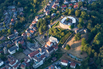 Konstruktion des Bauwerkes der Freilicht- Bühne auf Burg Lindenfels in Lindenfels im Bundesland Hessen, Deutschland