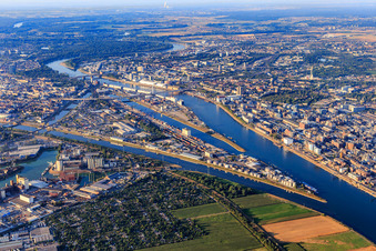 BASF im Ortsteil Innenstadt in Mannheim im Bundesland Baden-Württemberg, Deutschland