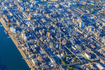 Luftbild von Ortsteil BASF in Ludwigshafen am Rhein im Bundesland Rheinland-Pfalz, Deutschland