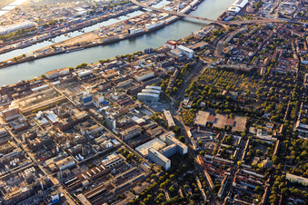 BASF Bürpgebäude "D 105" in Ludwigshafen am Rhein im Bundesland Rheinland-Pfalz, Deutschland