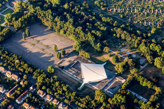 Gebäude der Veranstaltungshalle FRIEDRICH-EBERT-HALLE im Ebertpark in Ludwigshafen am Rhein im Ortsteil Friesenheim im Bundesland Rheinland-Pfalz, Deutschland