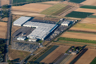 Gebäude und Produktionshallen auf dem Fahrzeugbau- Werksgelände der Joseph Vögele AG in Ludwigshafen am Rhein im Ortsteil Rheingönheim im Bundesland Rheinland-Pfalz, Deutschland