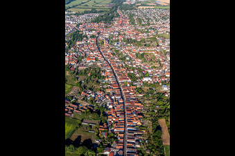 Verlauf der Straßenführung in Herxheim bei Landau (Pfalz) im Bundesland Rheinland-Pfalz, Deutschland