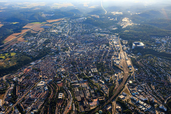 Stadtübersicht aus Westen am Morgen in Kaiserslautern im Bundesland Rheinland-Pfalz, Deutschland