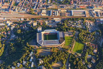 Fritz-Walter Stadion des FCK auf dem Betzenberg in Kaiserslautern im Bundesland Rheinland-Pfalz, Deutschland von oben