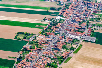 Hauptstr im Ortsteil Hayna in Herxheim bei Landau im Bundesland Rheinland-Pfalz, Deutschland