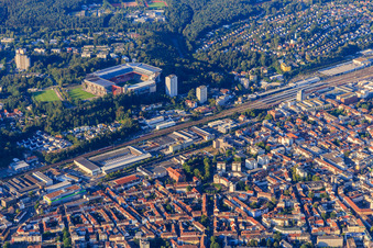 B37, Hbf und Fritz-Walter-Stadion des 1. FCK in Kaiserslautern im Bundesland Rheinland-Pfalz, Deutschland