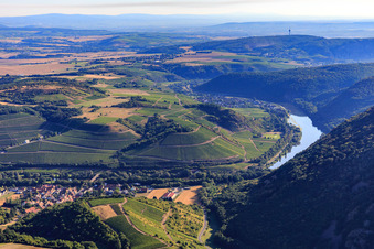 Weinort an der Nahe jenseits der Weinlage Hermannshöhle in Oberhausen an der Nahe im Bundesland Rheinland-Pfalz, Deutschland