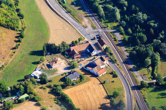 Bahnübergang im Ortsteil Cölln in Mannweiler-Cölln im Bundesland Rheinland-Pfalz, Deutschland