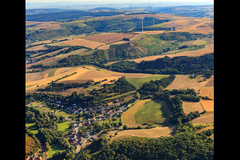 Dorfansicht im Alsenztal aus Süden in Oberndorf im Bundesland Rheinland-Pfalz, Deutschland
