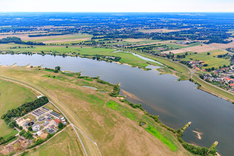 Naturschutzgebiet Lauenburger Elbvorland mit Klärwerk im Bundesland Schleswig-Holstein, Deutschland
