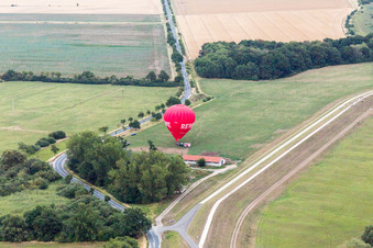 Ballonstart im Ortsteil Stiepelse in Amt Neuhaus im Bundesland Niedersachsen, Deutschland