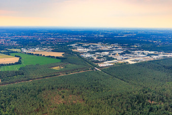 Industriegebiet am Hafen des Elb-Seitenkanal in Lüneburg im Bundesland Niedersachsen, Deutschland