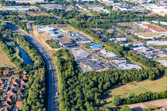 Gewerbegebiet August-Horch-Straße im Ortsteil Kaltenmoor in Lüneburg im Bundesland Niedersachsen, Deutschland