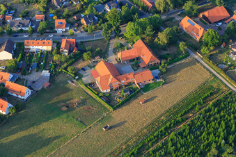 Landwirt Jürgen Drewes an der Helmsstraße in Ebstorf im Bundesland Niedersachsen, Deutschland