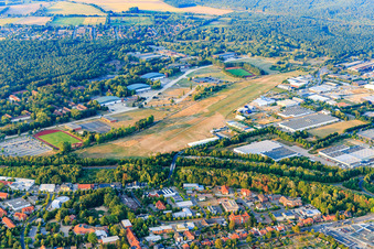 Flugplatz Lüneburg im Ortsteil Neuhagen im Bundesland Niedersachsen, Deutschland