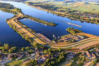 Oortkatener Hafen mit Uwe Habekost Bootslagerung und Werft Marine Service Brandt GmbH im Ortsteil Ochsenwerder in Hamburg, Deutschland