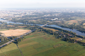 Brücke für die Autobahn A1 über die Süderelbe im Ortsteil Neuland in Hamburg, Deutschland