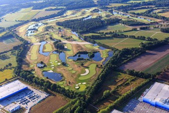 Gelände des Golfplatz Green Eagle Golf Courses in Winsen (Luhe) im Ortsteil Luhdorf im Bundesland Niedersachsen, Deutschland
