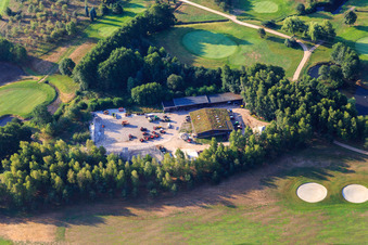 Gelände des Golfplatz Green Eagle Golf Courses in Winsen (Luhe) im Ortsteil Luhdorf im Bundesland Niedersachsen, Deutschland vom Flugzeug aus