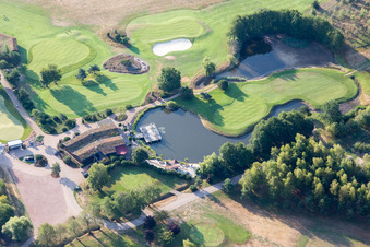 Gelände des Golfplatz Green Eagle Golf Courses in Winsen (Luhe) im Ortsteil Luhdorf im Bundesland Niedersachsen, Deutschland aus der Vogelperspektive