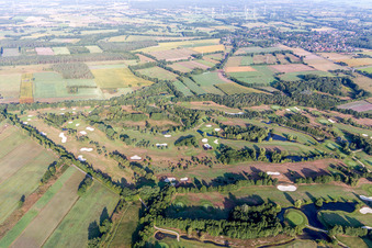 Drohnenaufname von Gelände des Golfplatz Green Eagle Golf Courses in Winsen (Luhe) im Ortsteil Luhdorf im Bundesland Niedersachsen, Deutschland