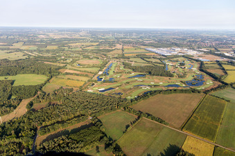 Drohnenaufname von Gelände des Golfplatz Green Eagle Golf Courses in Winsen (Luhe) im Ortsteil Luhdorf im Bundesland Niedersachsen, Deutschland