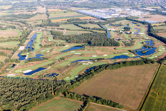 Drohnenbild von Gelände des Golfplatz Green Eagle Golf Courses in Winsen (Luhe) im Ortsteil Luhdorf im Bundesland Niedersachsen, Deutschland