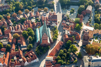 Kirchengebäude der St. Johanniskirche im Altstadt- Zentrum der Innenstadt in Lüneburg im Bundesland Niedersachsen, Deutschland
