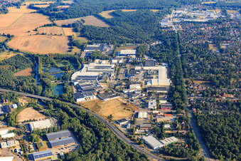 Industriegebiet Lüner Rennbahn mit  DE-VAU-GE Gesundkostwerk Deutschland GmbH,  ROY ROBSON LOGISTIK GmbH & Co. KG und  Yanfeng Global Automotive Interior Systems Co., Ltd in Lüneburg im Bundesland Niedersachsen