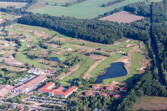 Gelände des Golfplatz Golf Resort Adendorf in Adendorf im Bundesland Niedersachsen, Deutschland