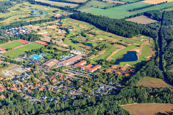 Luftbild von Gelände des Golfplatz Golf Resort Adendorf in Adendorf im Bundesland Niedersachsen, Deutschland